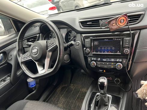 Nissan Rogue 2018 белый - фото 35