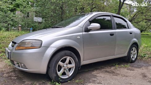 Chevrolet Aveo 2005 серебристый - фото 8