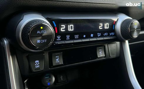 Toyota RAV4 2020 - фото 16