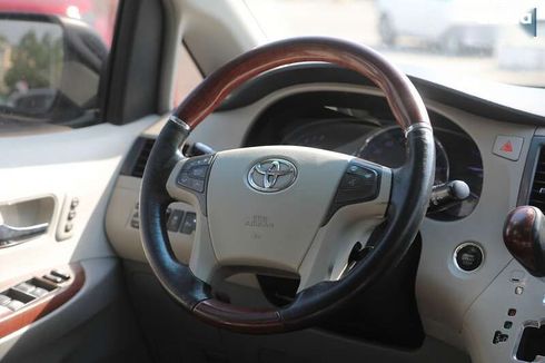 Toyota Sienna 2010 - фото 15