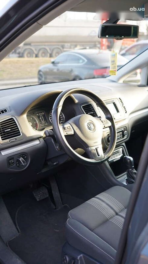 Volkswagen Sharan 2012 - фото 23