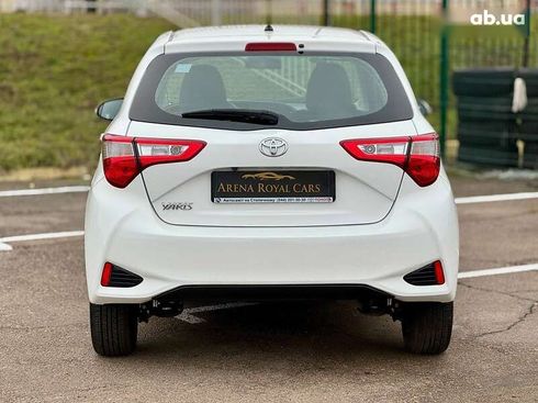 Toyota Yaris 2017 - фото 14