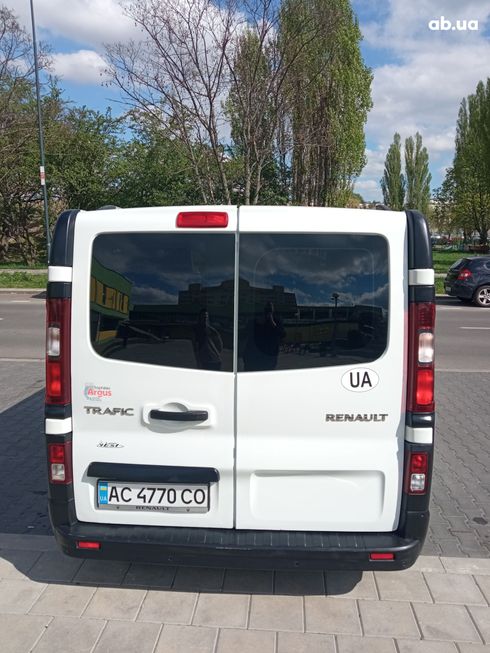 Renault Trafic 2015 белый - фото 11