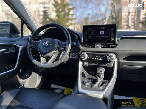 Toyota RAV4 2020 - фото 14
