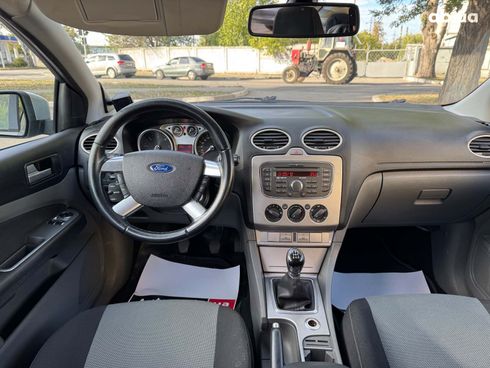 Ford Focus 2010 серый - фото 12