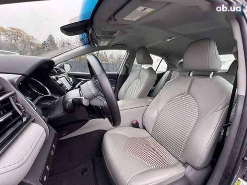 Toyota Camry 2020 - фото 10