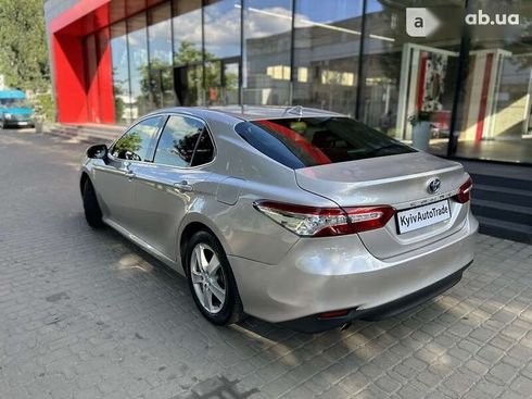 Toyota Camry 2020 - фото 10