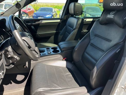 Volkswagen Touareg 2016 белый - фото 27