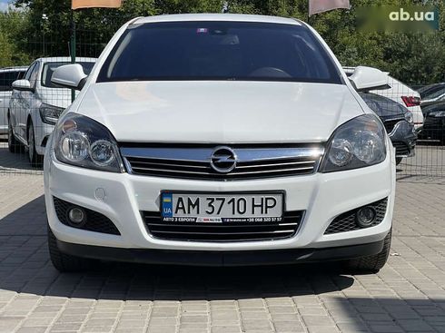 Opel Astra 2010 - фото 4