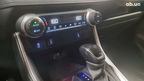 Toyota RAV4 2020 - фото 17
