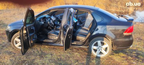 Volkswagen Polo Sedan 2012 черный - фото 10
