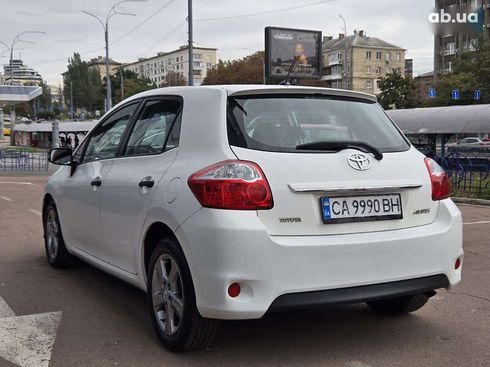 Toyota Auris 2011 - фото 6