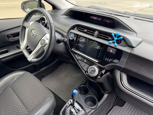 Toyota Aqua 2016 белый - фото 15
