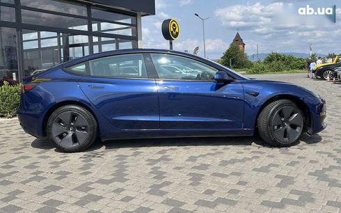 Tesla Model 3 2022 - фото 8