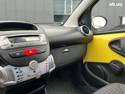 Peugeot 107 2012 желтый - фото 19