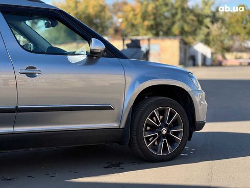 Skoda Yeti 2017 серый - фото 10