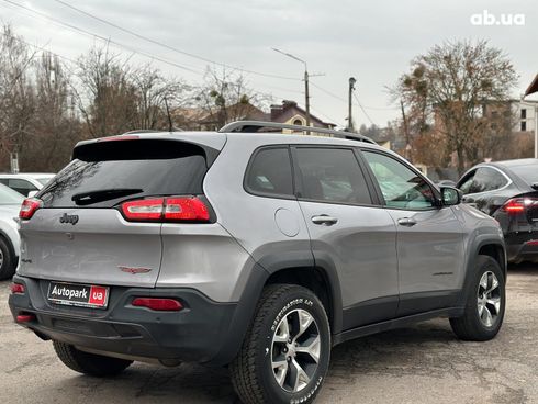 Jeep Cherokee 2018 серый - фото 10