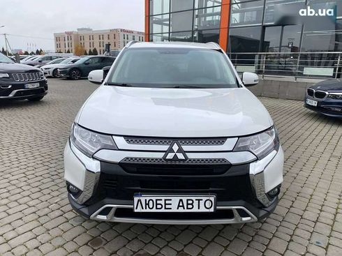 Mitsubishi Outlander 2018 - фото 2