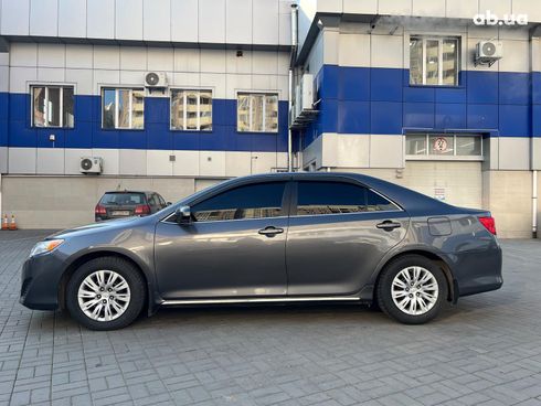 Toyota Camry 2013 серый - фото 12