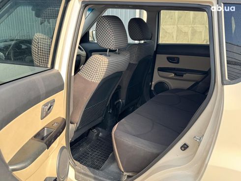 Kia Soul 2010 бежевый - фото 27