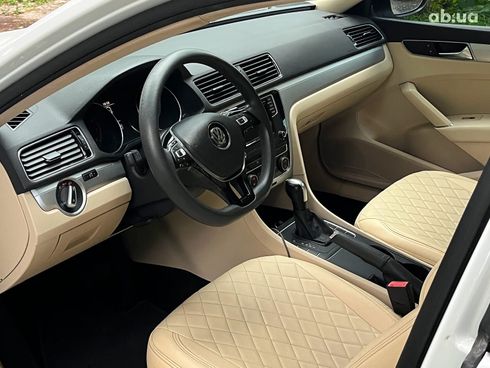 Volkswagen Passat 2016 белый - фото 17