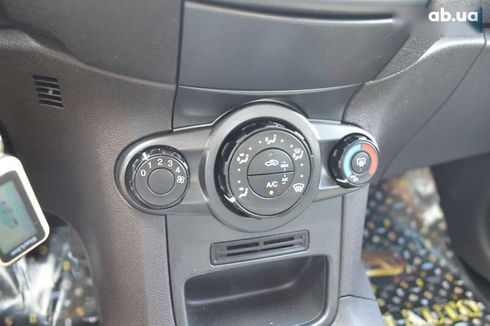 Ford Fiesta 2013 - фото 28