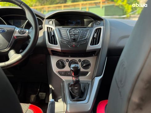 Ford Focus 2013 красный - фото 39