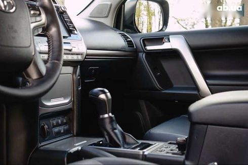 Toyota Land Cruiser Prado 2017 - фото 23