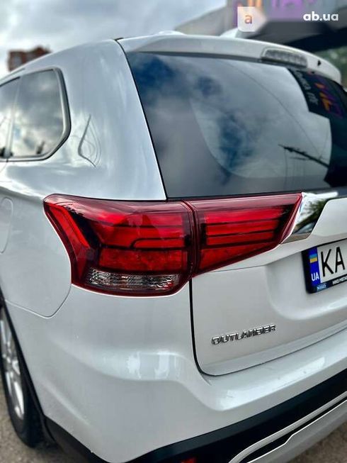 Mitsubishi Outlander 2021 - фото 13