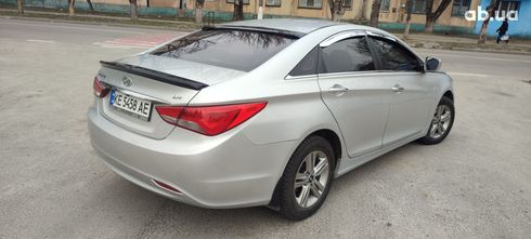 Hyundai Sonata 2012 серебристый - фото 6