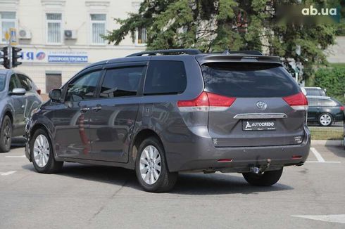 Toyota Sienna 2010 - фото 6