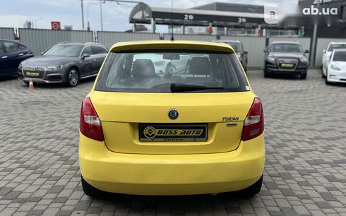 Skoda Fabia 2011 - фото 3