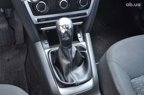 Skoda Octavia 2010 - фото 29