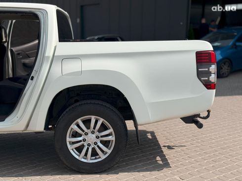 Mitsubishi l 200 2019 белый - фото 16