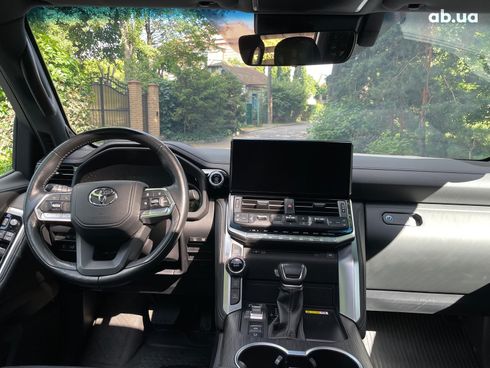 Toyota Land Cruiser 2021 серый - фото 32