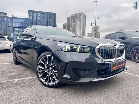 BMW 5 серия 2023 - фото 2