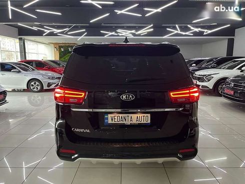 Kia Carnival 2019 - фото 5