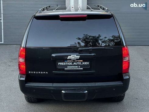 Chevrolet Suburban 2011 - фото 18