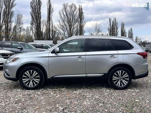 Mitsubishi Outlander 2018 - фото 9