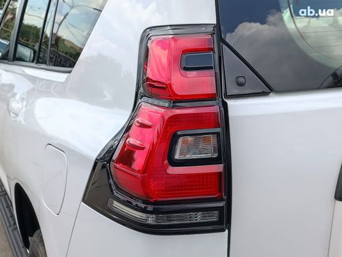 Toyota Land Cruiser Prado 2018 белый - фото 10