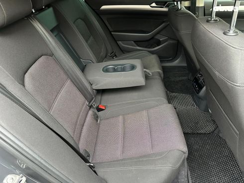 Volkswagen Passat 2015 серый - фото 18