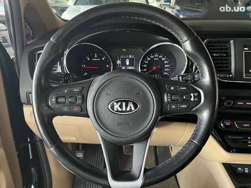 Kia Carnival 2017 - фото 14