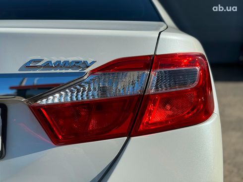 Toyota Camry 2014 белый - фото 14