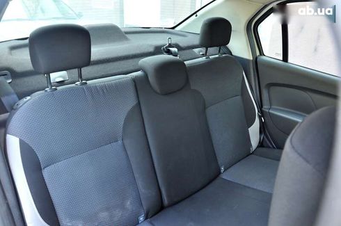Renault Logan 2016 - фото 23