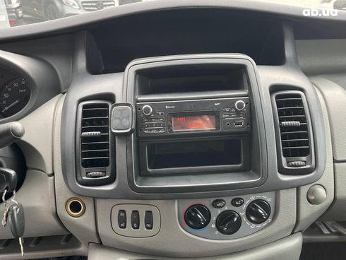 Renault Trafic 2014 белый - фото 35