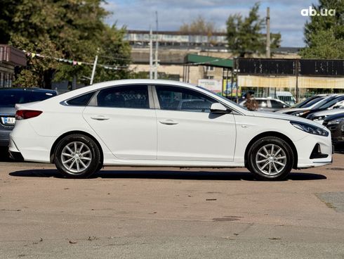 Hyundai Sonata 2017 белый - фото 6