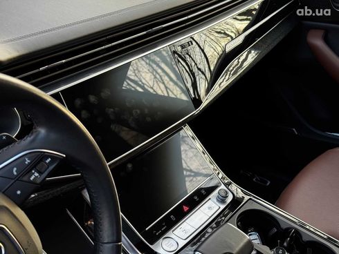 Audi Q8 2020 серый - фото 28