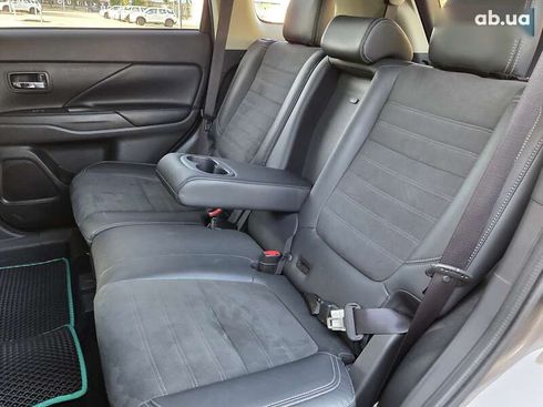 Mitsubishi Outlander 2018 - фото 28