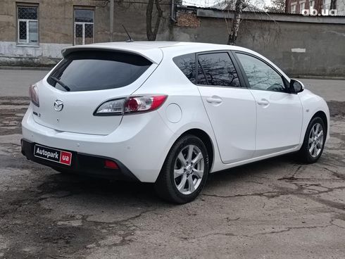 Mazda 3 2010 белый - фото 8