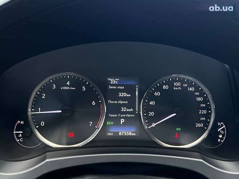 Lexus IS 2017 - фото 14